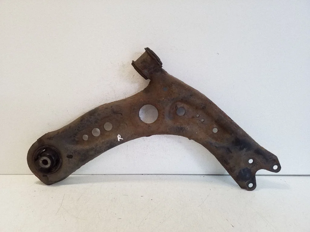 Front lower control arm/wishbone – right