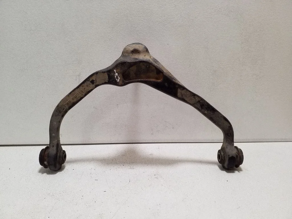 Front lower control arm/wishbone – right