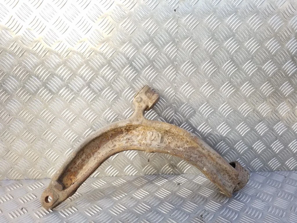 Front lower control arm/wishbone – right