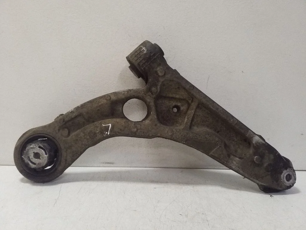 Front lower control arm/wishbone 267142035