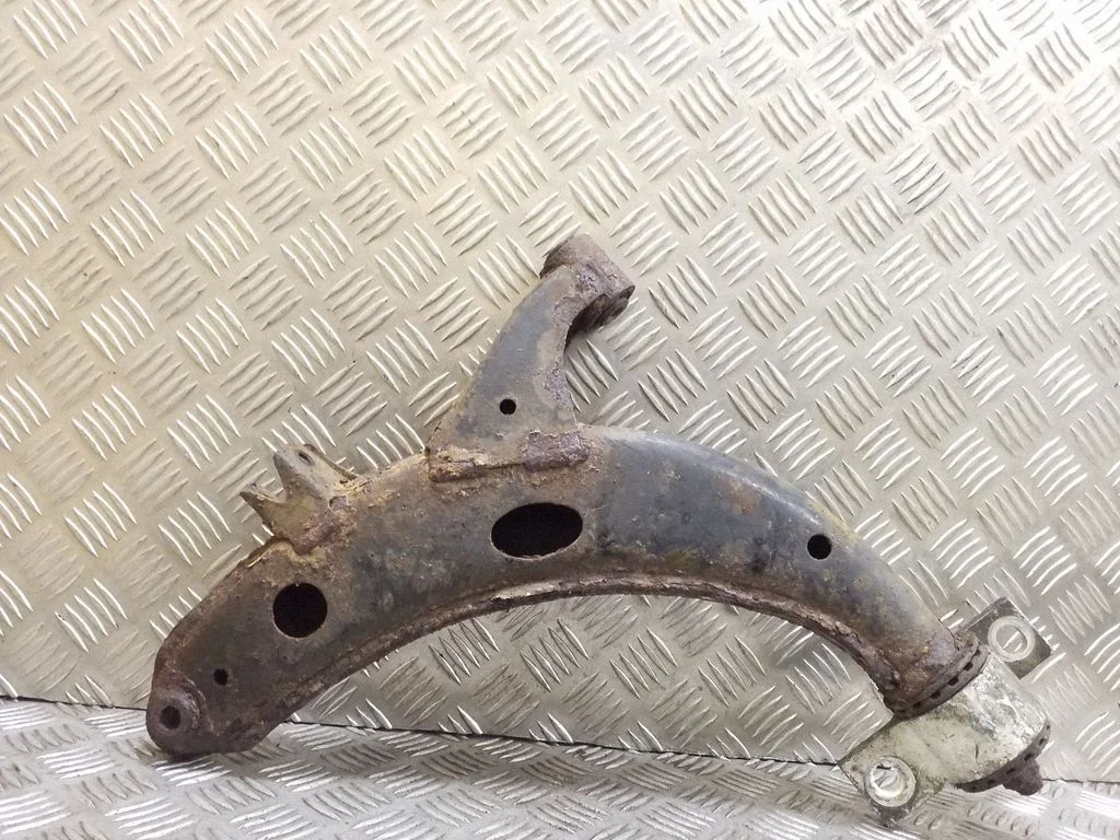Front lower control arm/wishbone – right