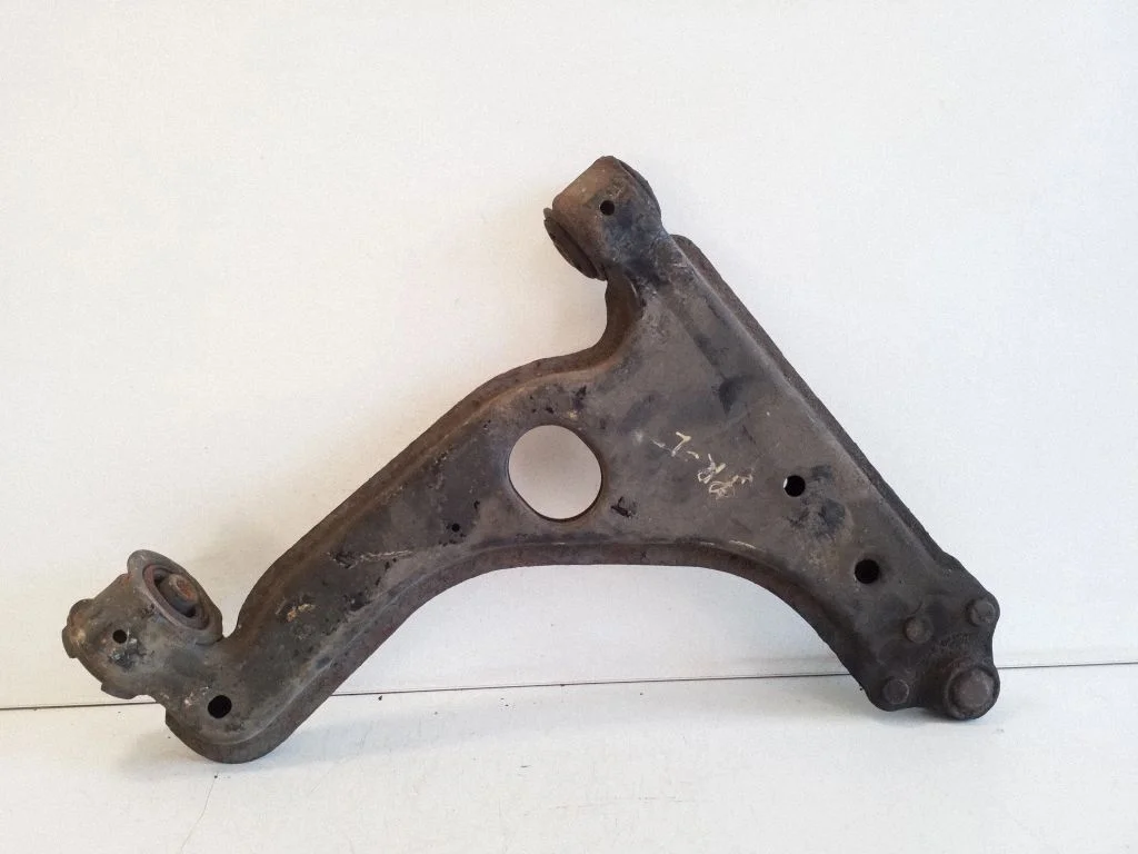 Front lower control arm/wishbone – left