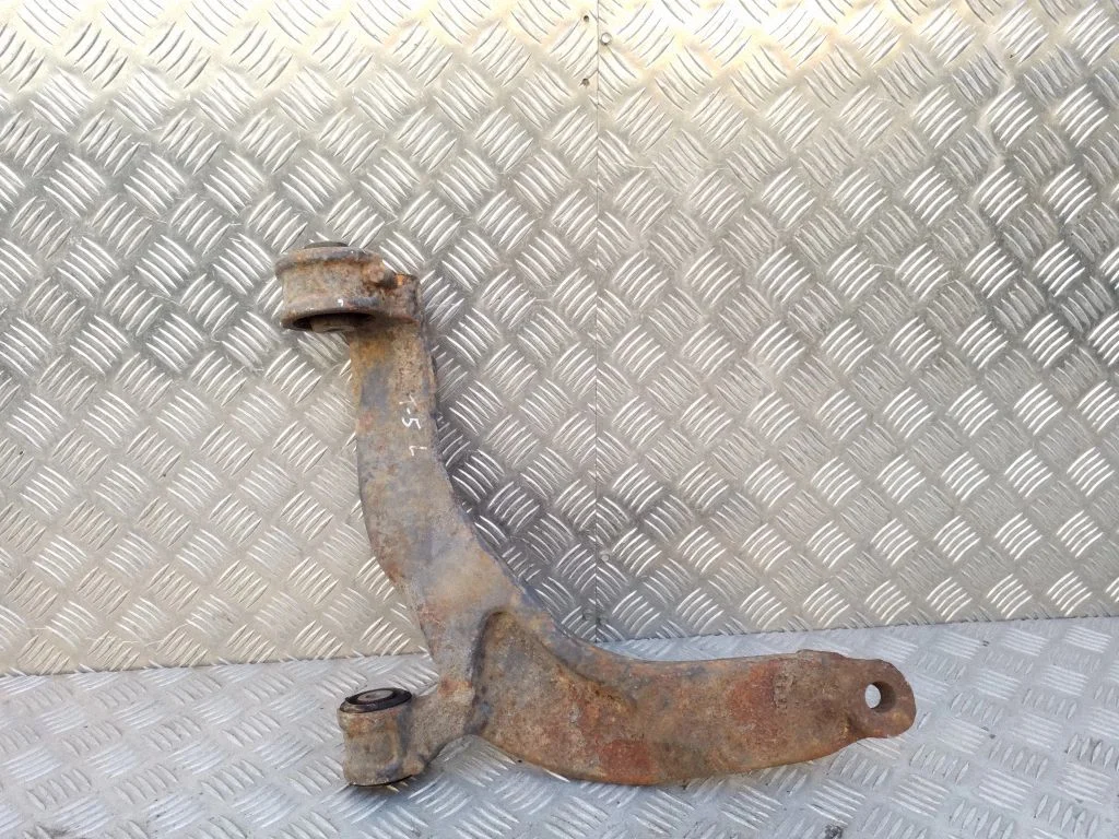 Front lower control arm/wishbone – left