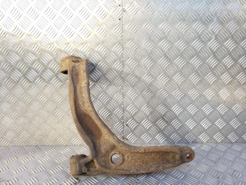 Front lower control arm/wishbone – right
