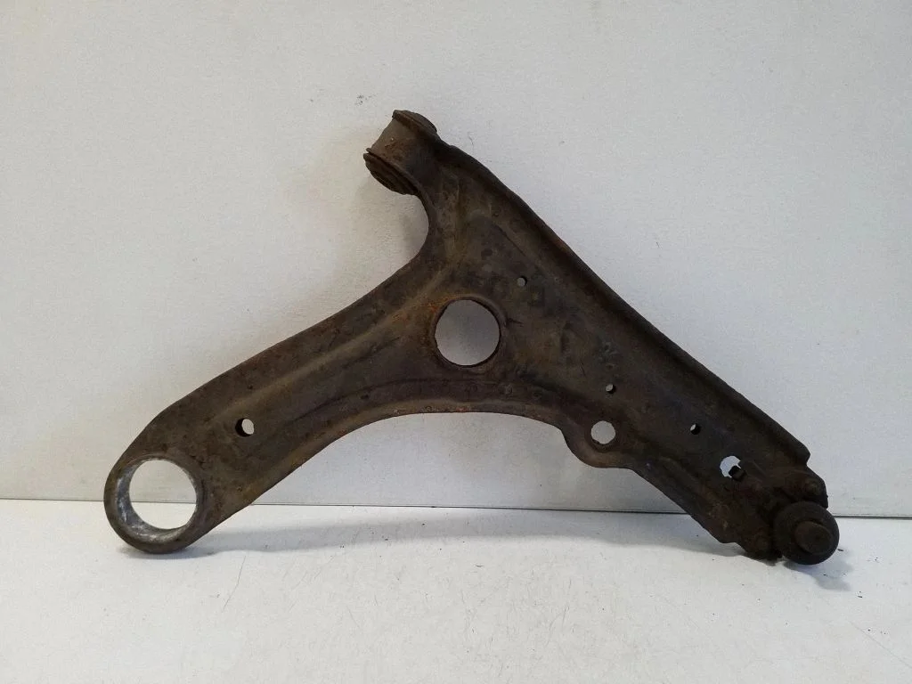 Front lower control arm/wishbone – right