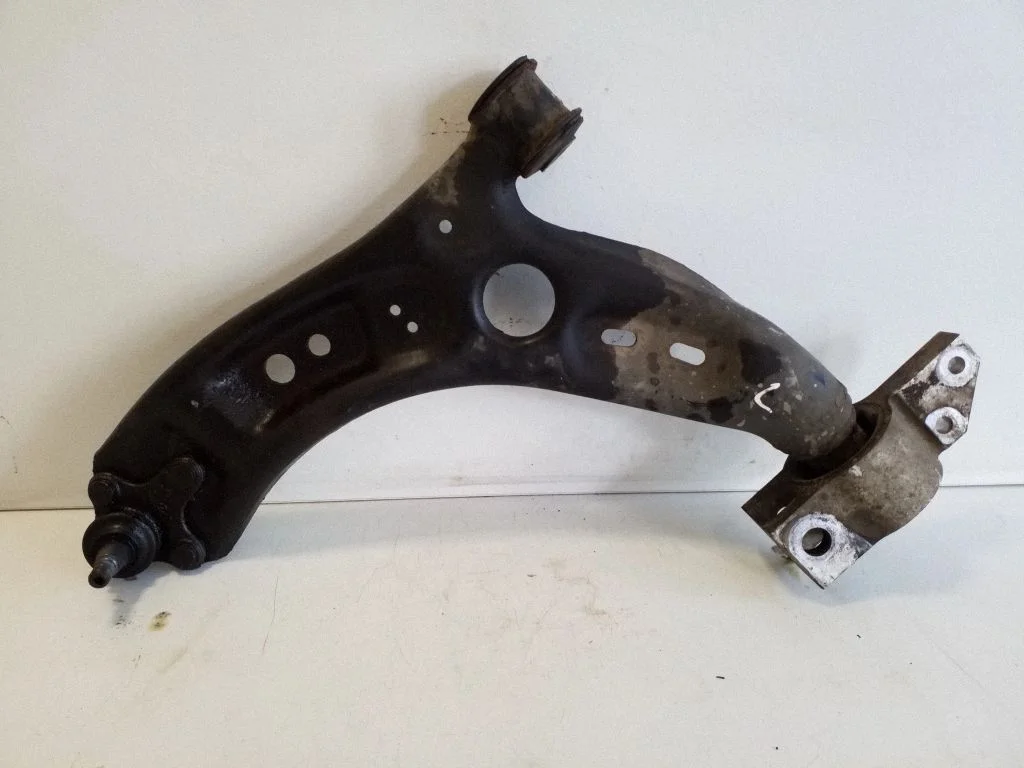 Front lower control arm/wishbone 1K0366C