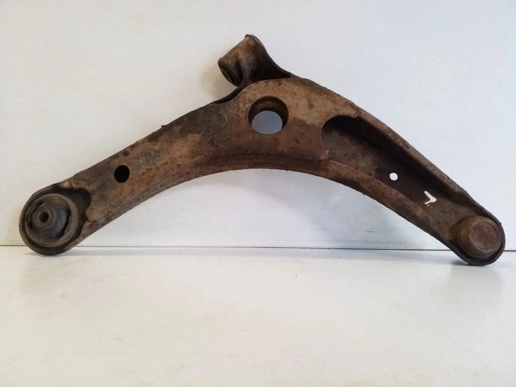 Front lower control arm/wishbone – front left