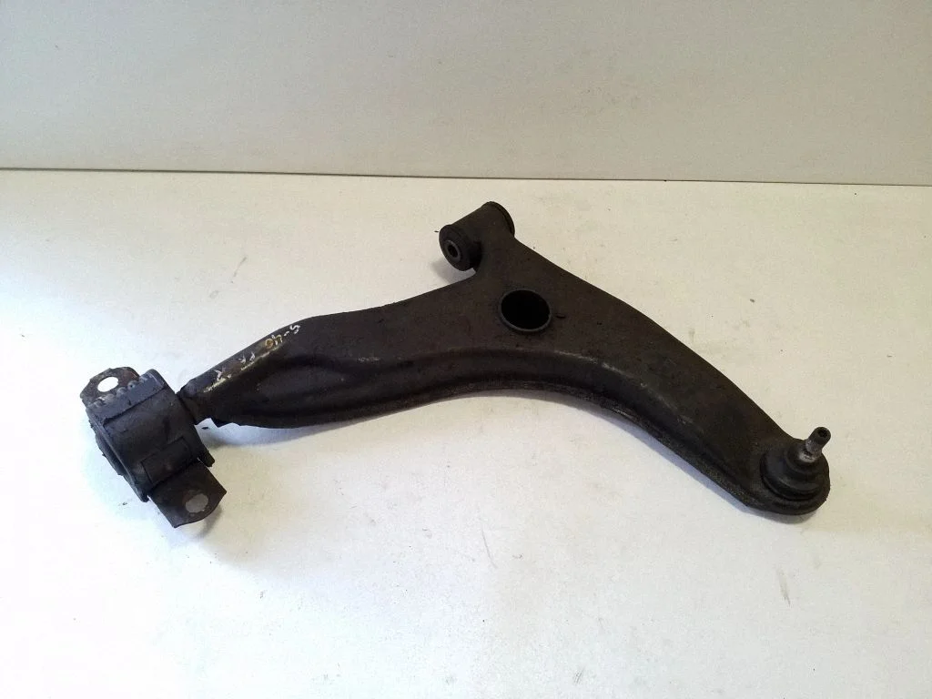 Front lower control arm/wishbone – right