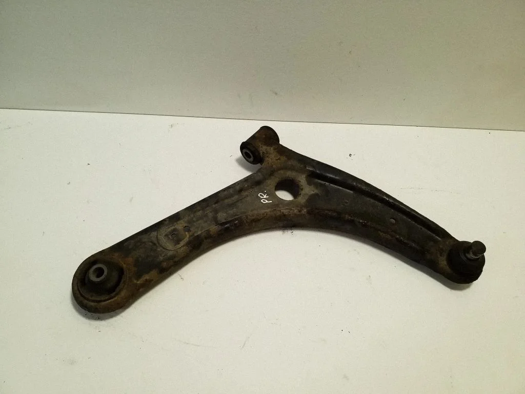 Front lower control arm/wishbone – right