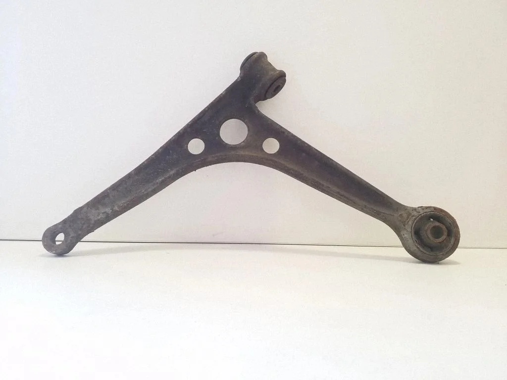 Front lower control arm/wishbone – front right