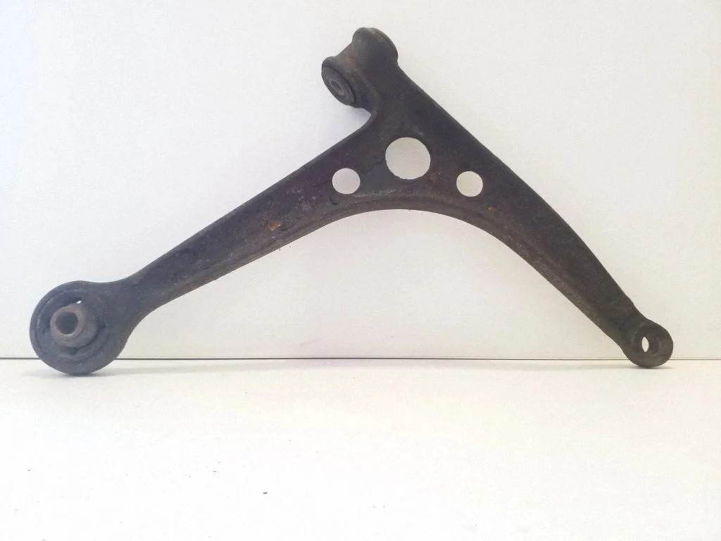 Front lower control arm/wishbone – front right