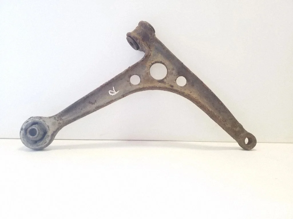 Front lower control arm/wishbone – front right