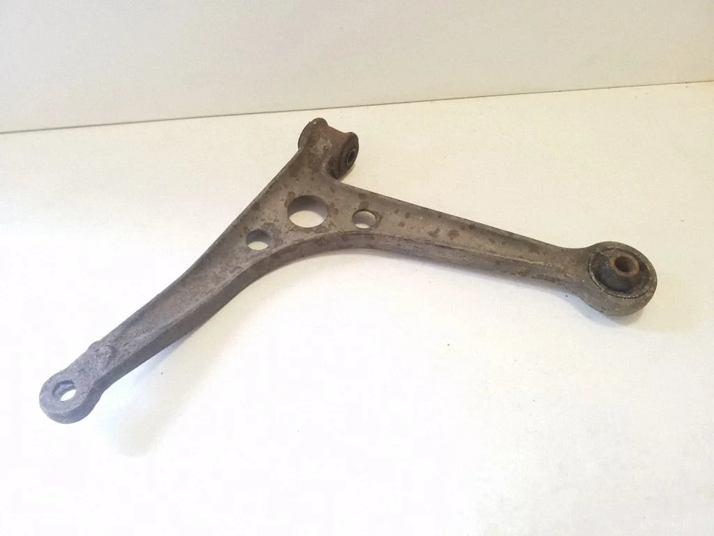 Front lower control arm/wishbone – front right