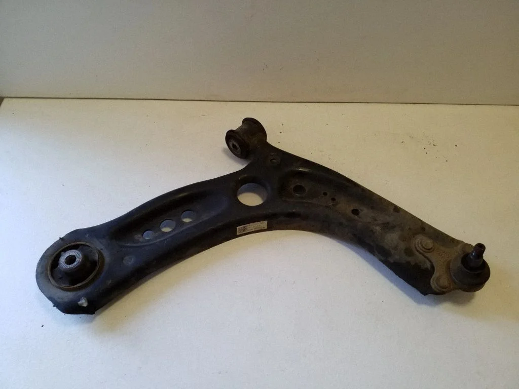 Front lower control arm/wishbone 5Q0407152J