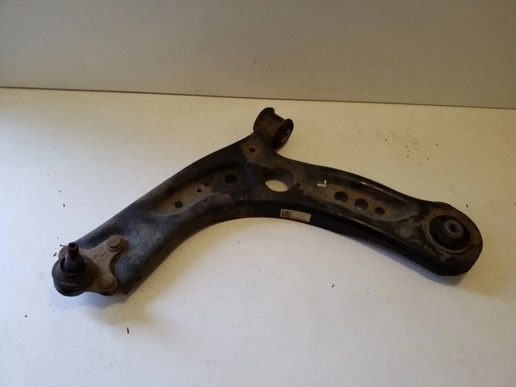 Front lower control arm/wishbone 5Q0407151J