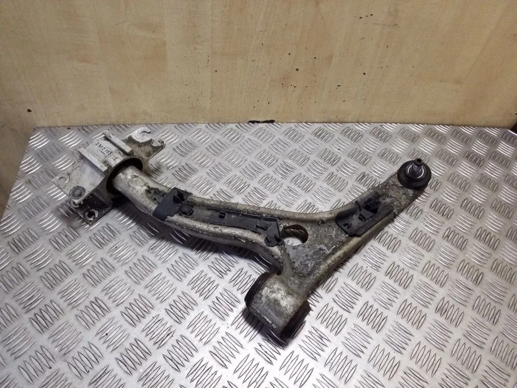 Front lower control arm/wishbone – left