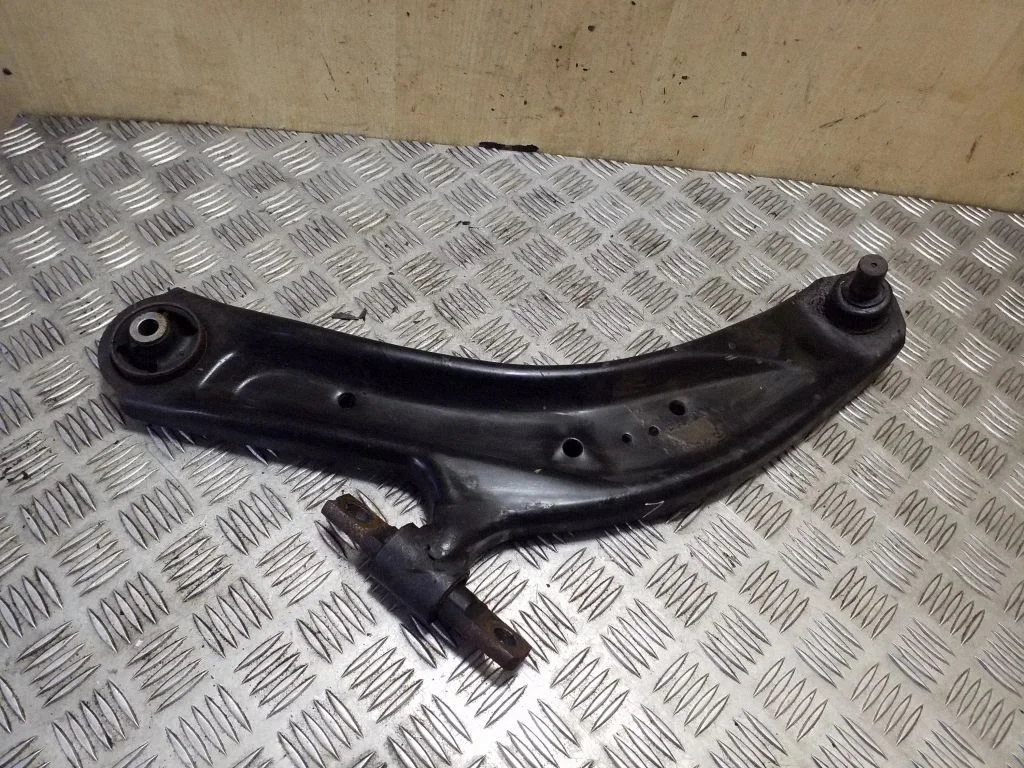 Front lower control arm/wishbone – left