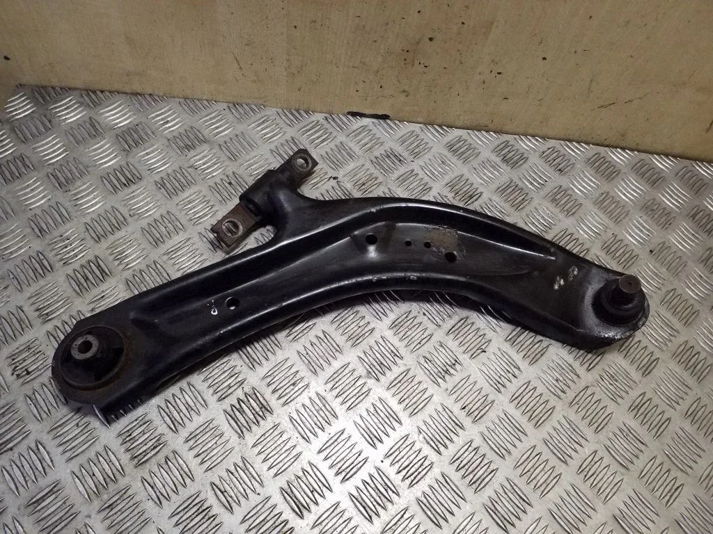 Front lower control arm/wishbone – right