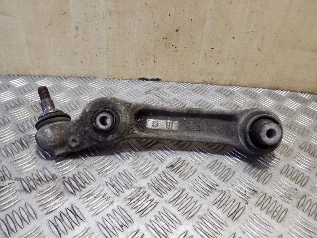Front lower control arm/wishbone – right