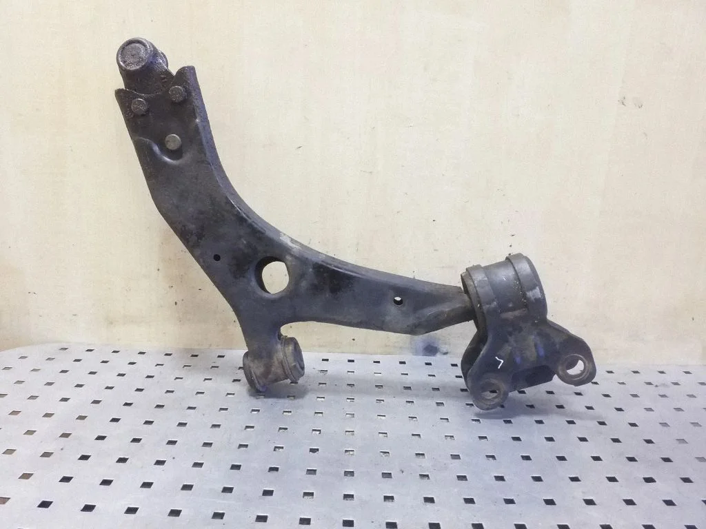 Front lower control arm/wishbone – Volvo V40 (2012-2019)