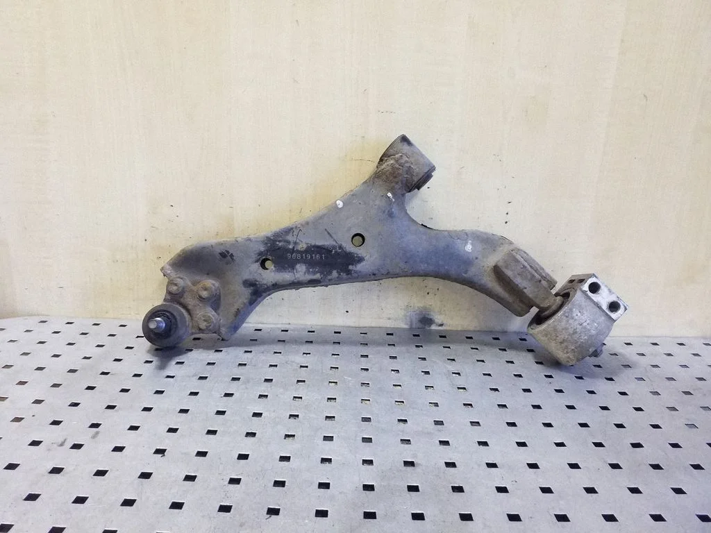 Front lower control arm/wishbone 96819161