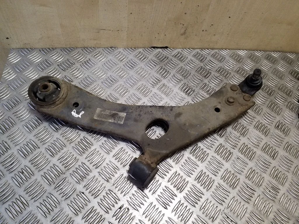 Front lower control arm/wishbone – left