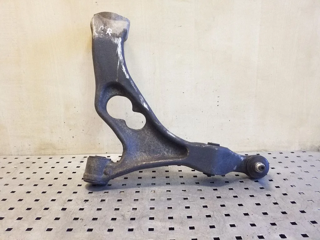 Front lower control arm/wishbone – right