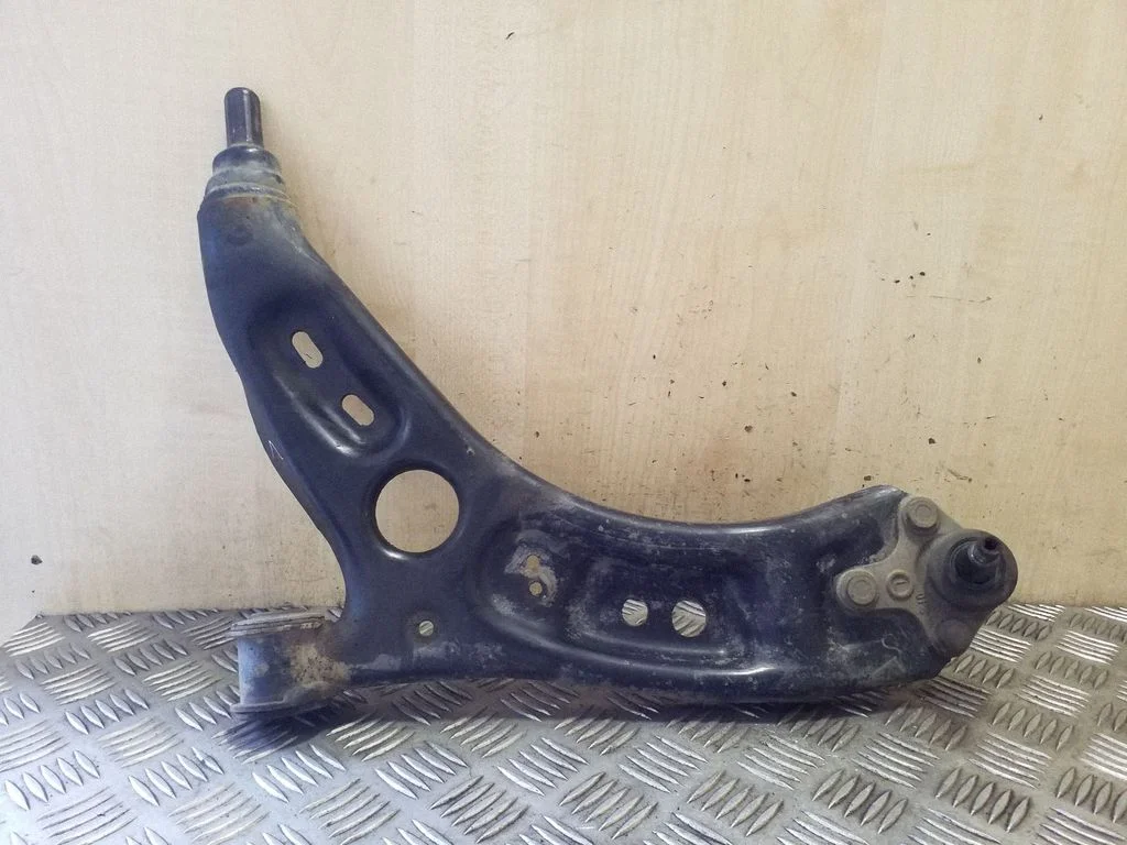 Front lower control arm/wishbone – left