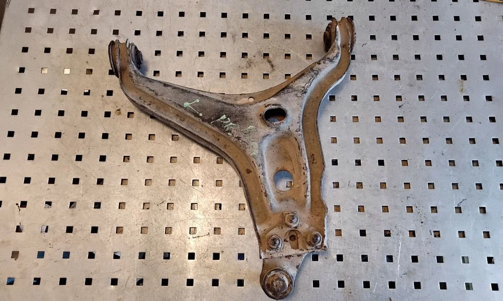 Front lower control arm/wishbone 895407159