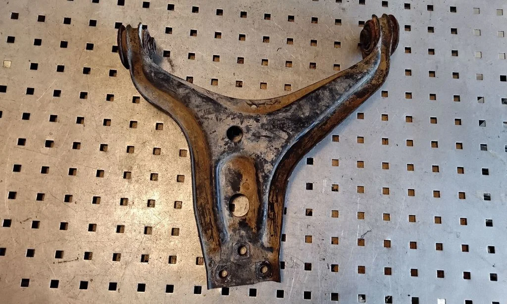 Front lower control arm/wishbone 895407159