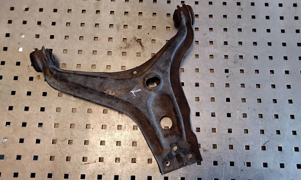 Front lower control arm/wishbone 895407157