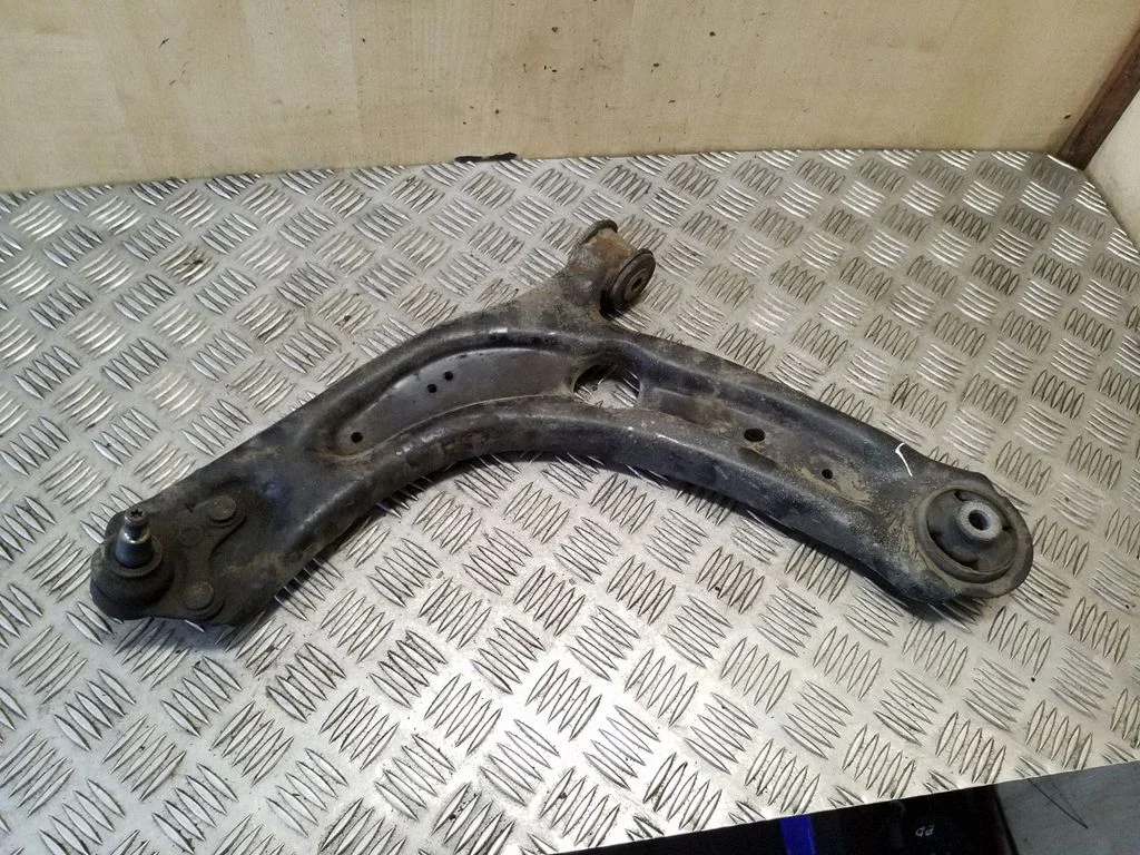 Front lower control arm/wishbone – left