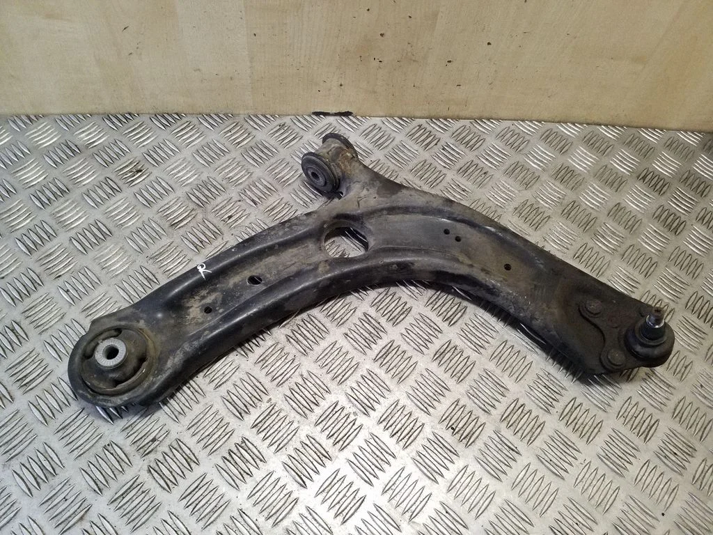 Front lower control arm/wishbone – right