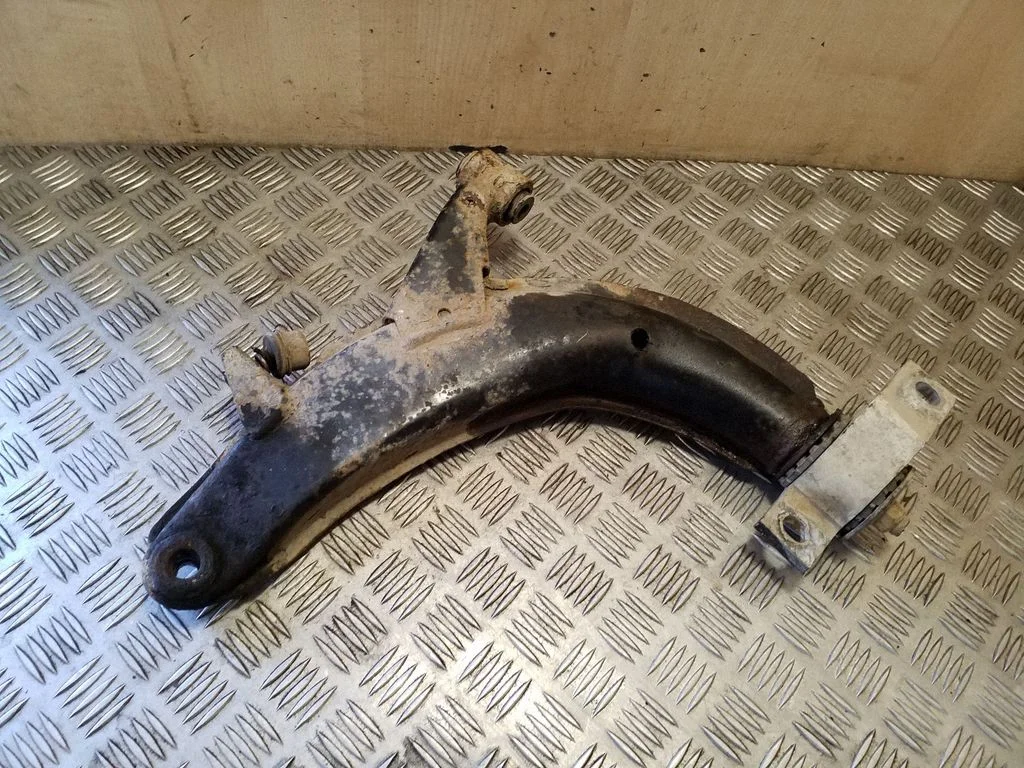 Front lower control arm/wishbone – left