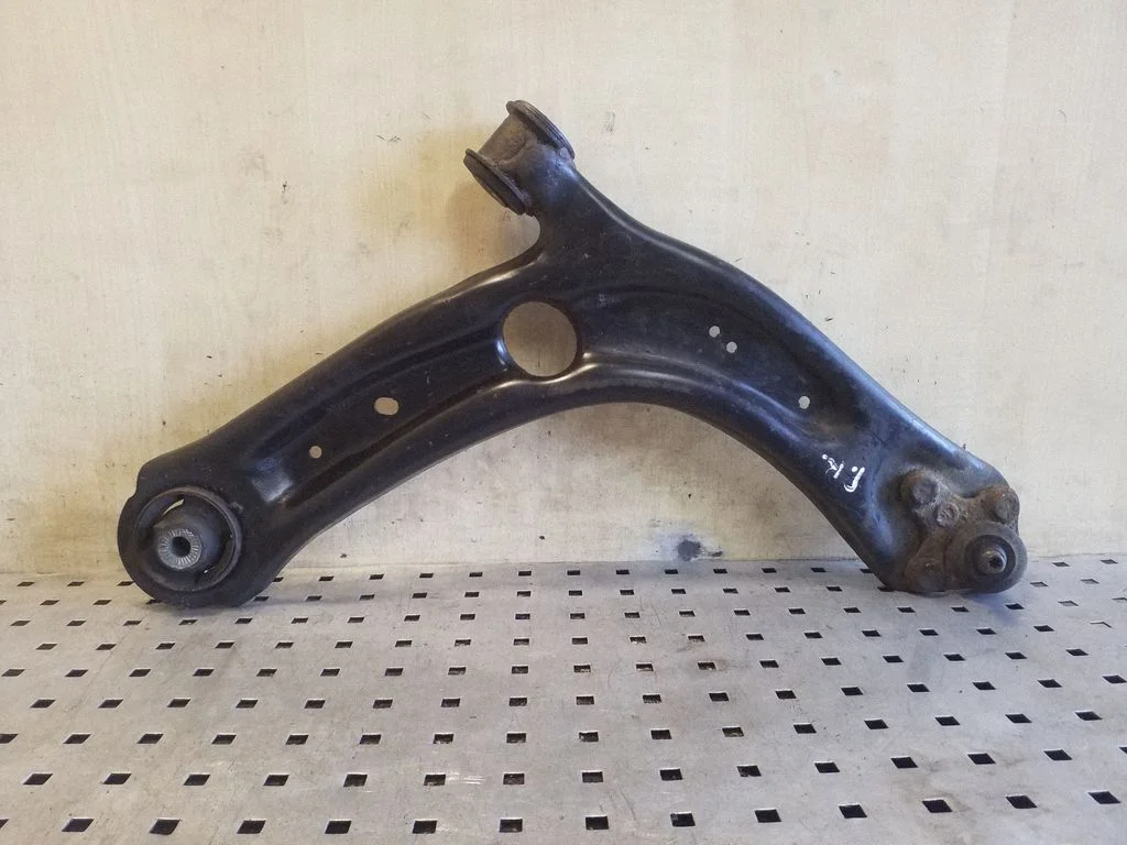 Front lower control arm/wishbone – right