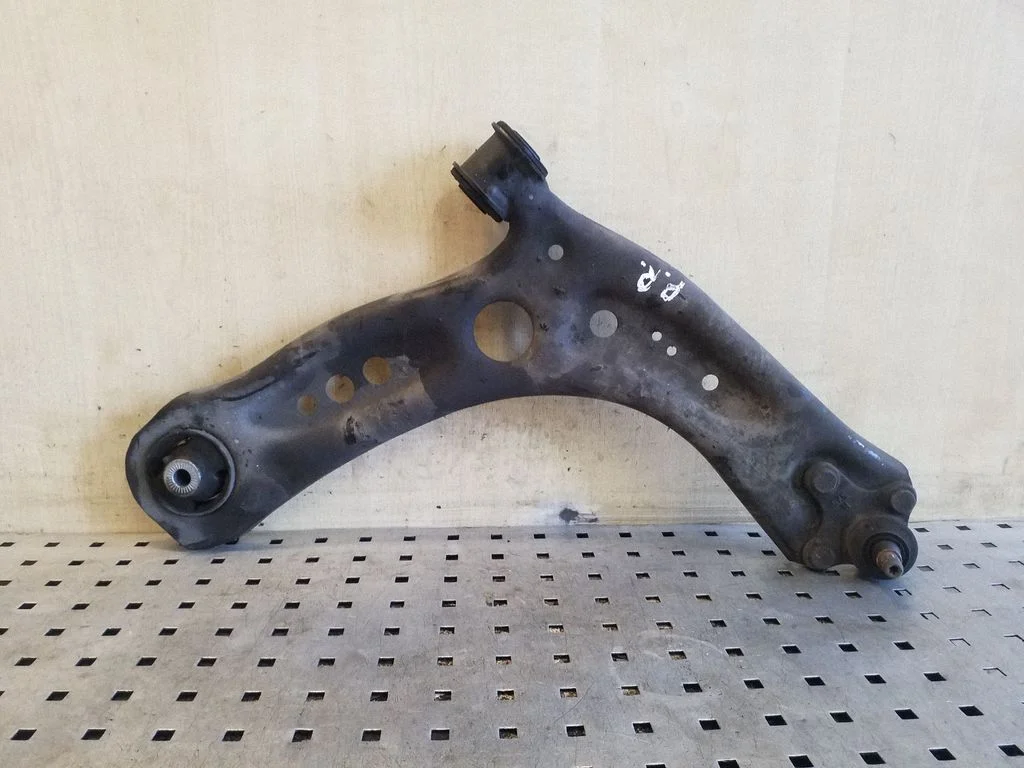 Front lower control arm/wishbone – right