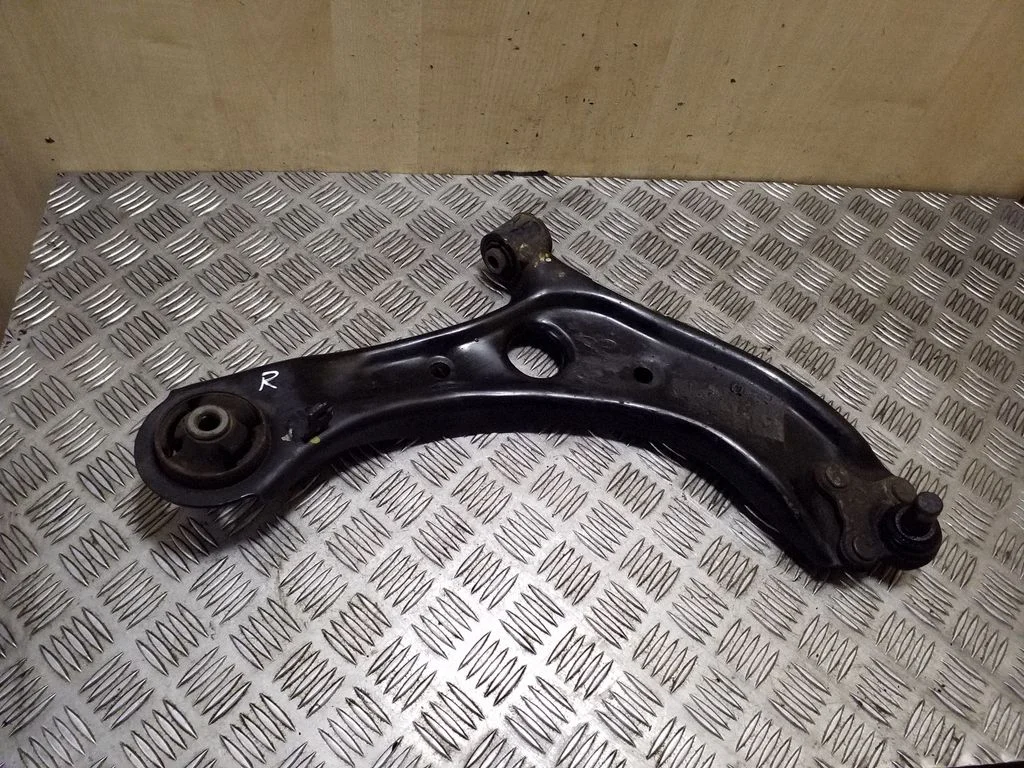 Front lower control arm/wishbone 54501F1000