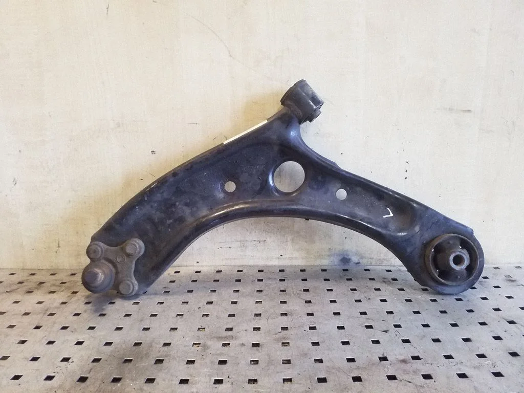 Front lower control arm/wishbone 54500F1000