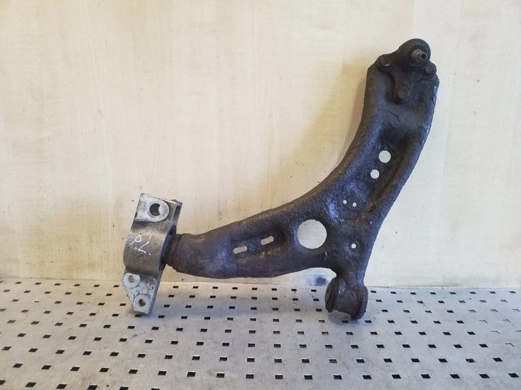 Front lower control arm/wishbone 1K0199231J