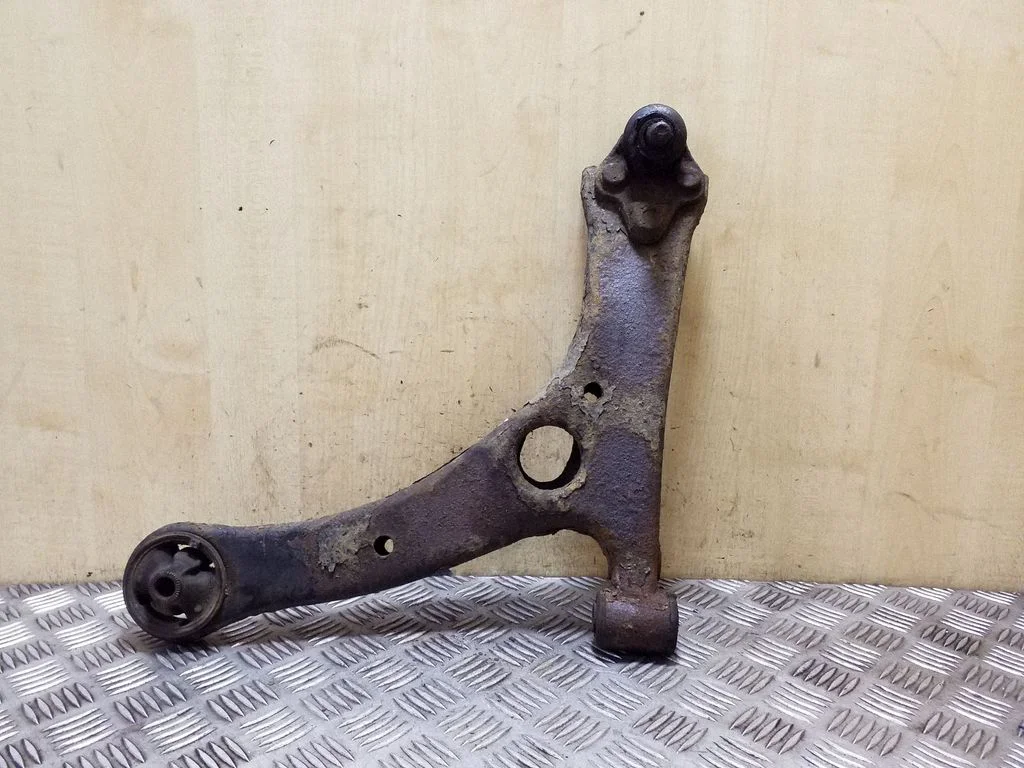 Front lower control arm/wishbone – left