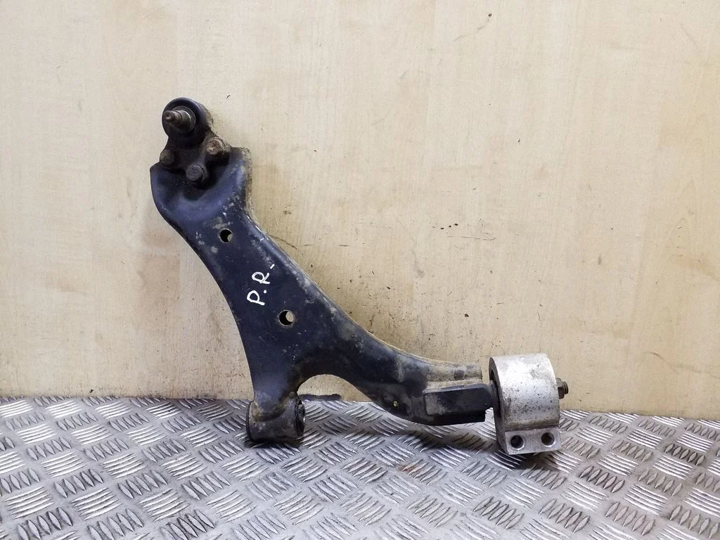 Front lower control arm/wishbone – right