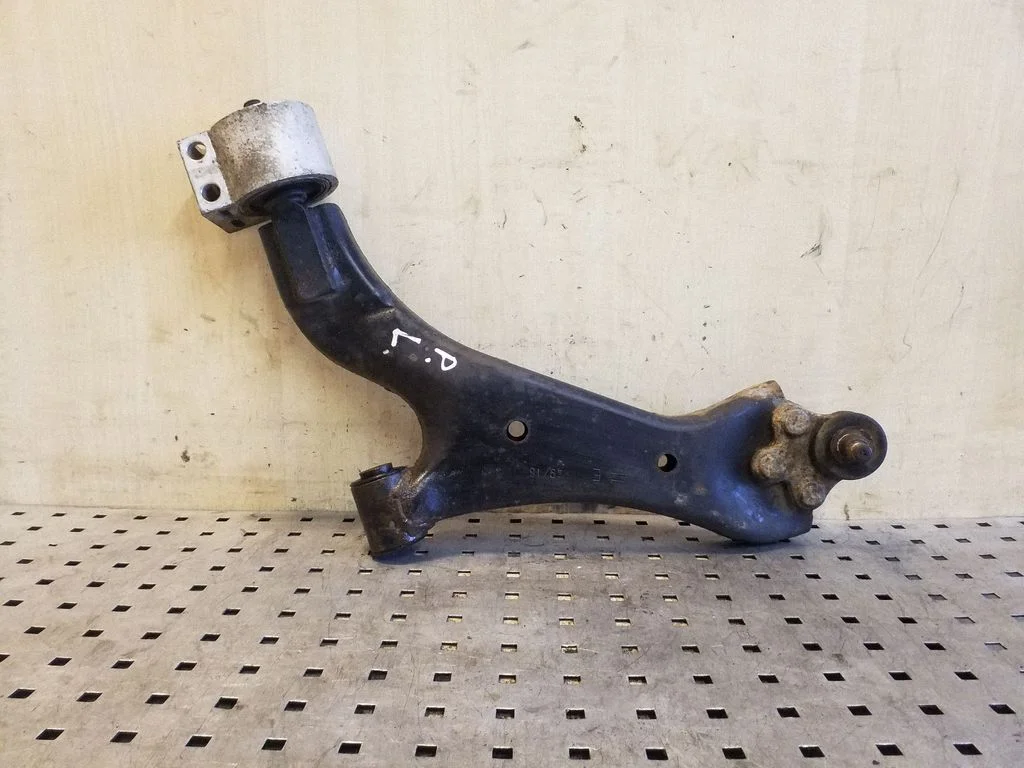 Front lower control arm/wishbone – left