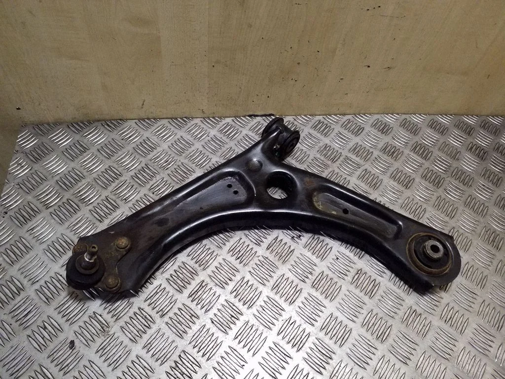 Front lower control arm/wishbone – left