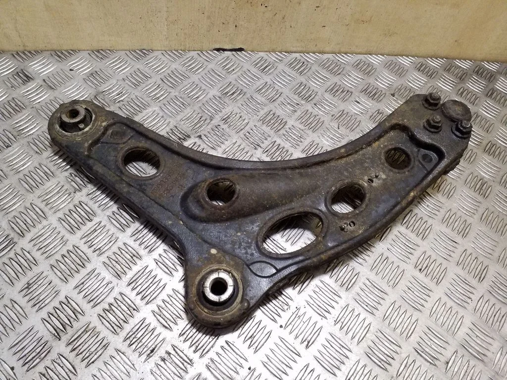 Front lower control arm/wishbone 8200395034