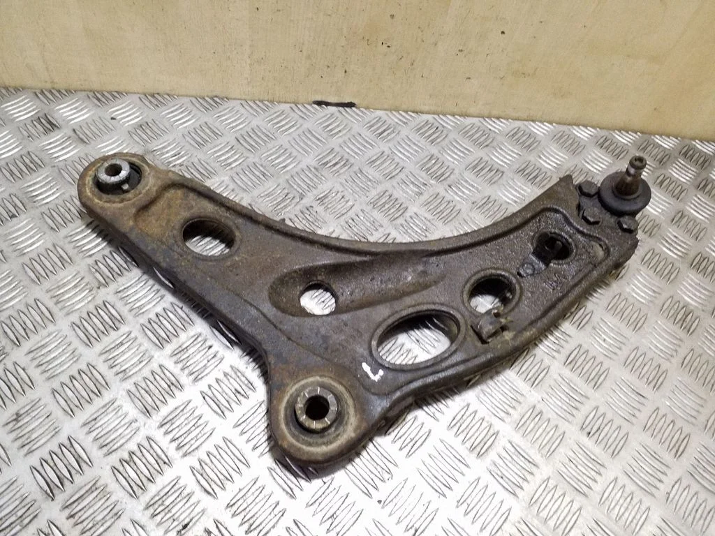Front lower control arm/wishbone 8200395007