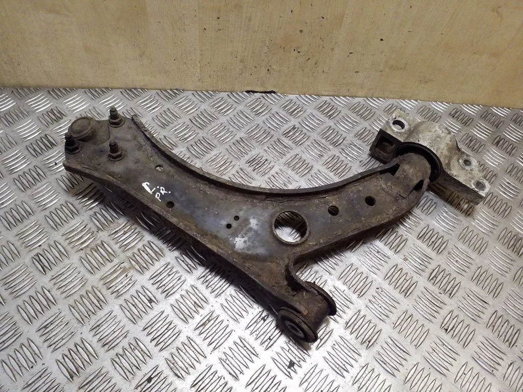 Front lower control arm/wishbone – Skoda Octavia Mk2 (1Z) (2004-2013)