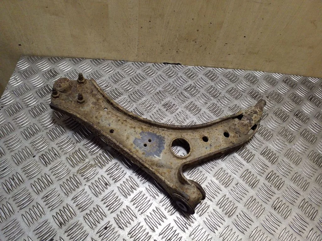 Front lower control arm/wishbone – Skoda Octavia Mk2 (1Z) (2004-2013)