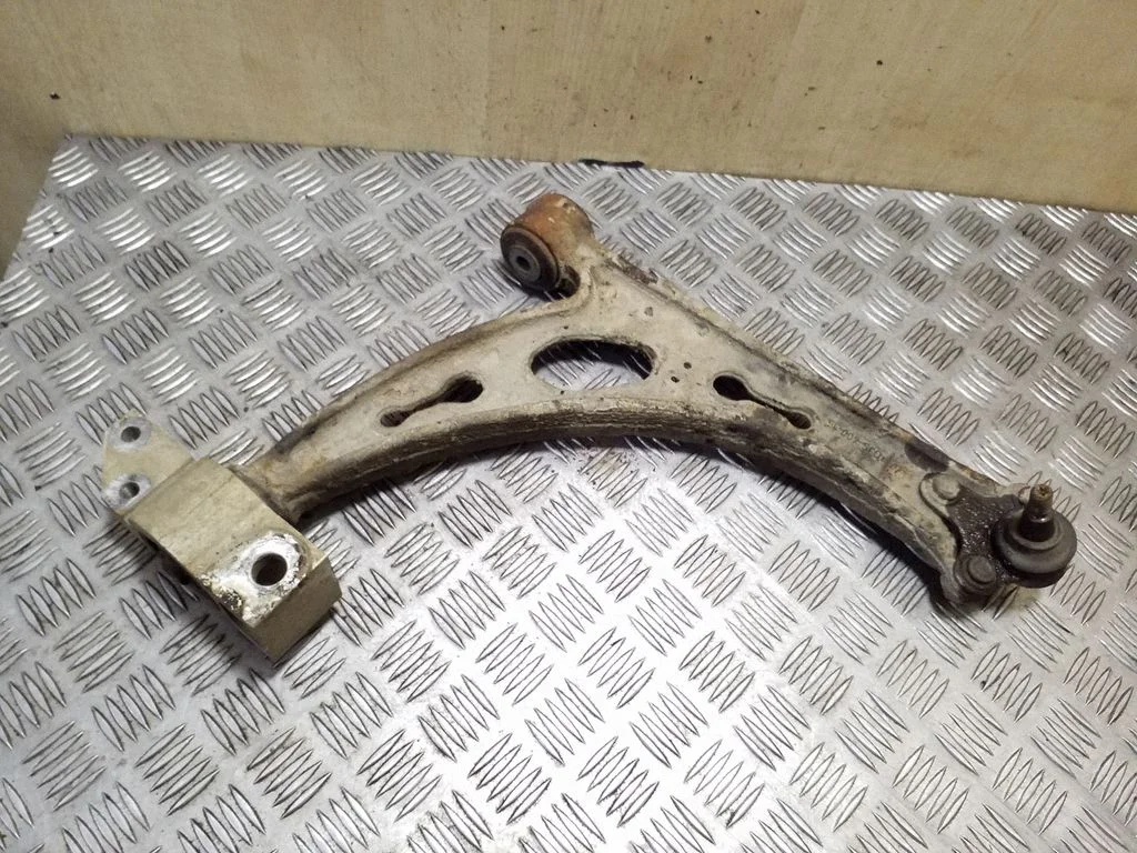 Front lower control arm/wishbone – right