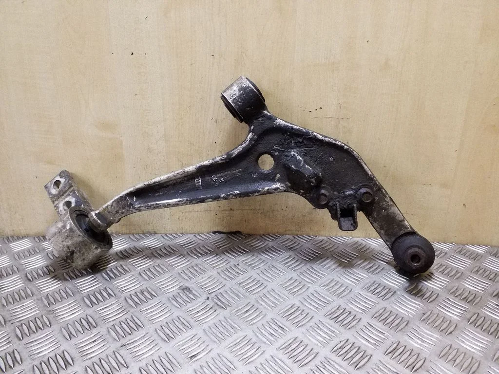 Front lower control arm/wishbone – right