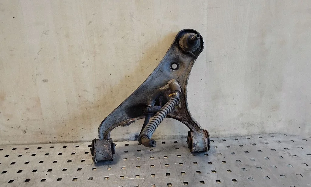 Front lower control arm/wishbone – right
